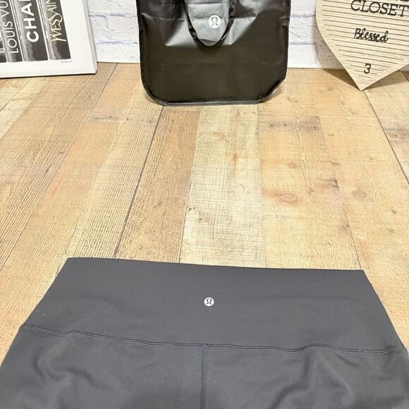 Lululemon Wunder Train High-Rise Crop 23"
Black (First Release) size 18 - Picture 10 of 11